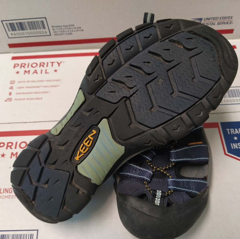 KEEN Newport H2 Sandals Sz 8 Navy/Gray